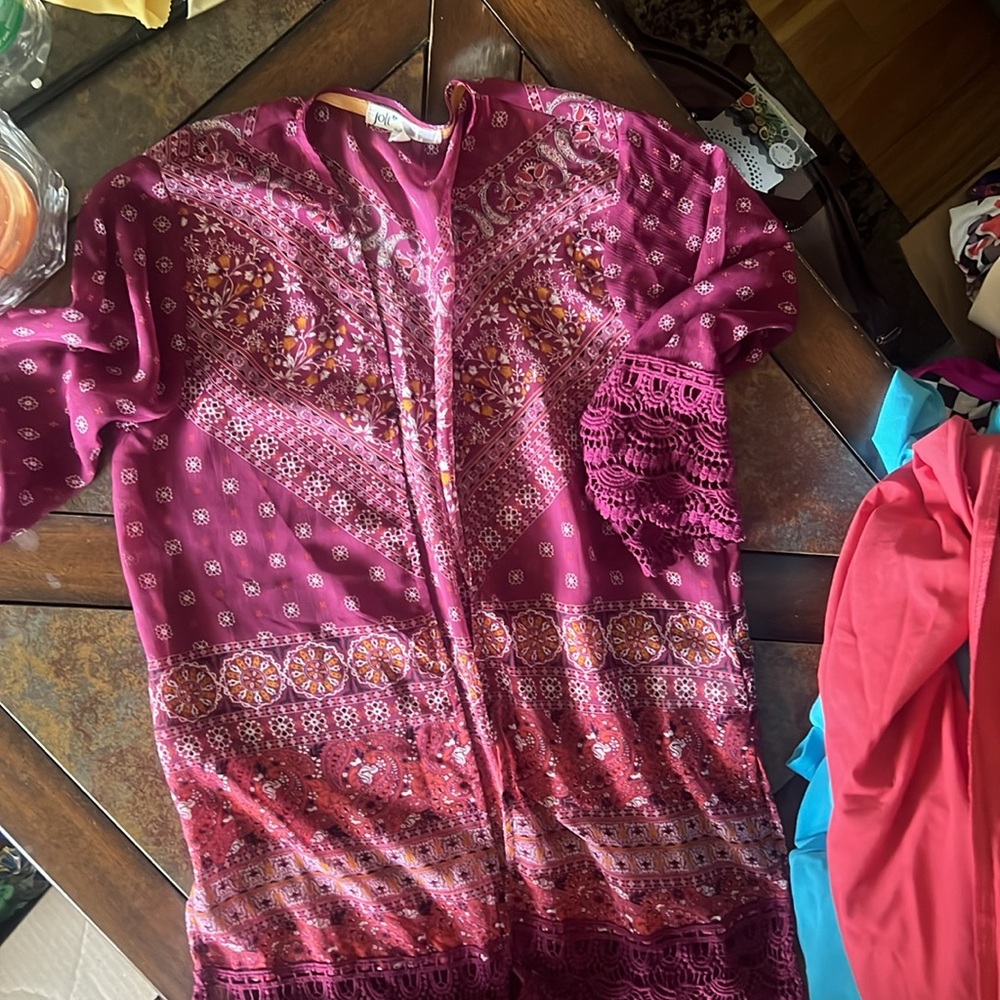 Small kimono with beautiful embroidering. Exc condition perfect over a tank. - Picture 3 of 3